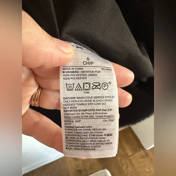 GAP Black Faux Fur Puffer Teddy Coat sz S - Picture 6 of 9